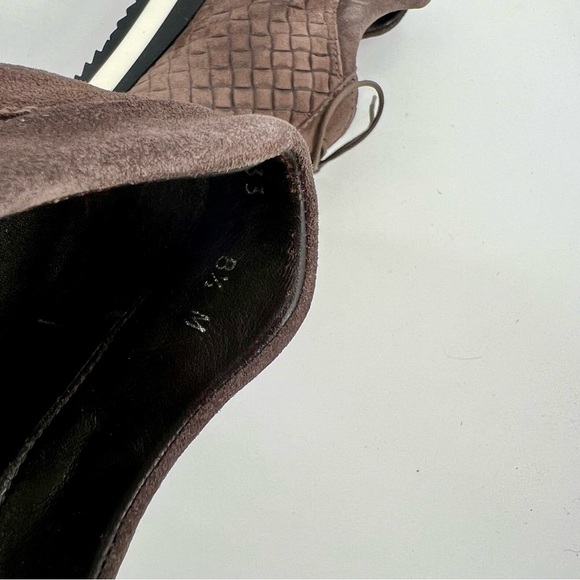 NWT Stuart Weitzman Relay Quilted Suede Sneakers Lead Brown Globe Shoes 8.5 N - Picture 8 of 13